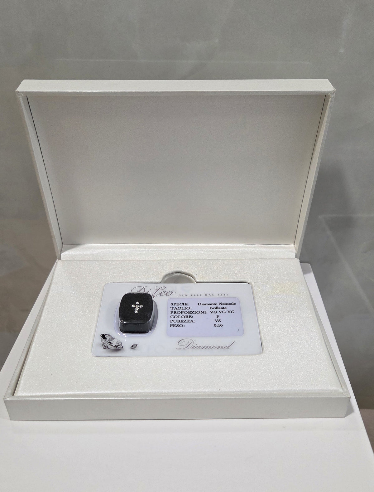 Diamante bianco in blister