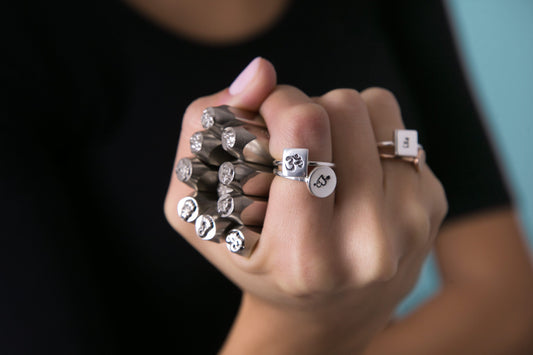 Anello donna personalizzabile in argento CUORI & FRECCE